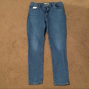 Levi’s 721 High Rise Skinny Jeans; 33